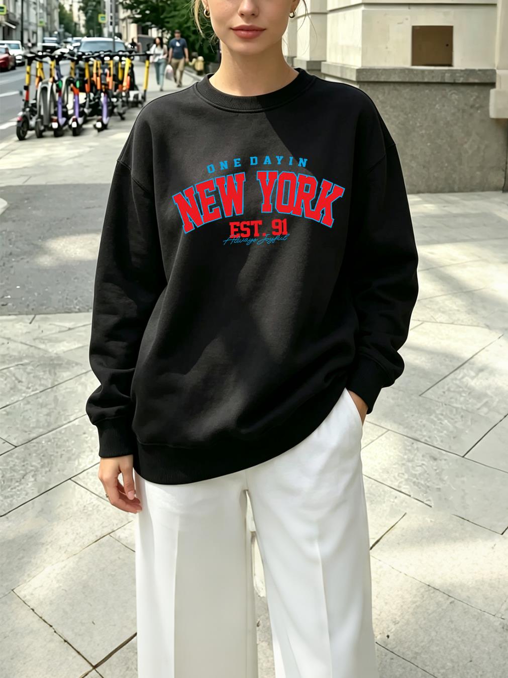 Winter Clothing In New York City - เสื้อสเวตเชิ้ตคอกลมพิมพ์ลาย New York City Art Letter